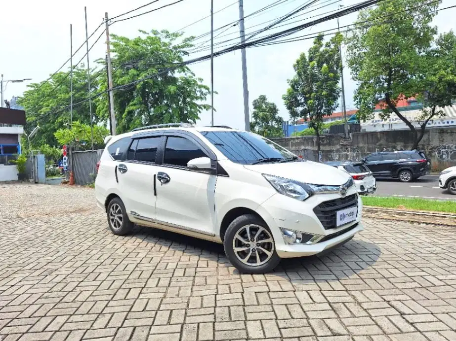 LOW DP Daihatsu Sigra 1.2 R Bensin-MT 2017 FZT
