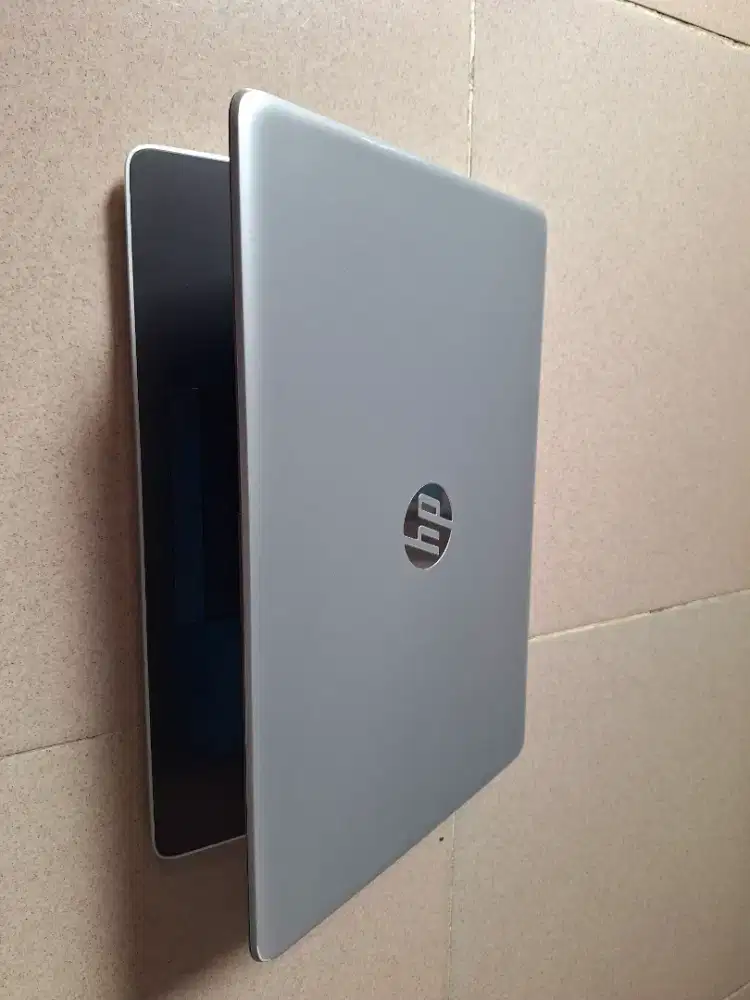 Bismillah dijual laptop hp14 slim ram 8gb ssd 256gb siap pakai mulus
