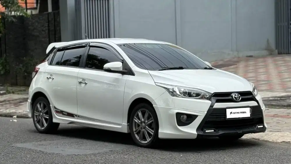 YARIS TRD 2015 / 2014 Matic Bagus Bekas Kredit Murah Surabaya Putih