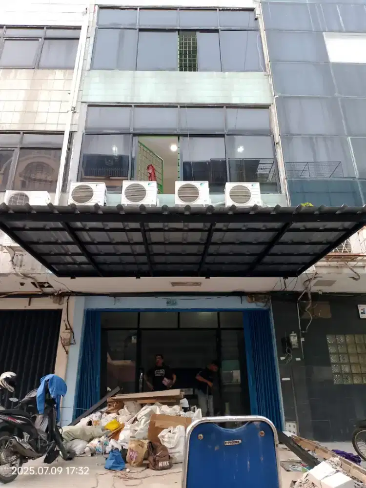 Kanopi baja ringan terdekat