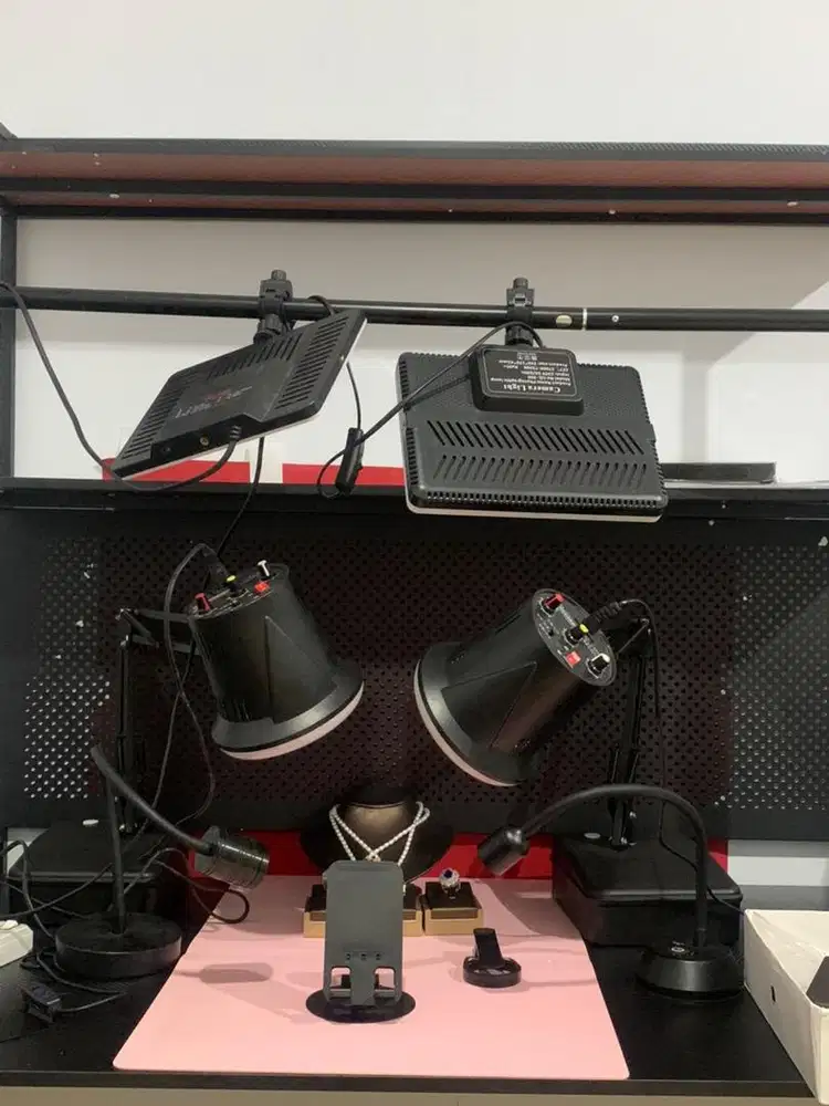 DI BUTUHKAN SEGERA HOST LIVE