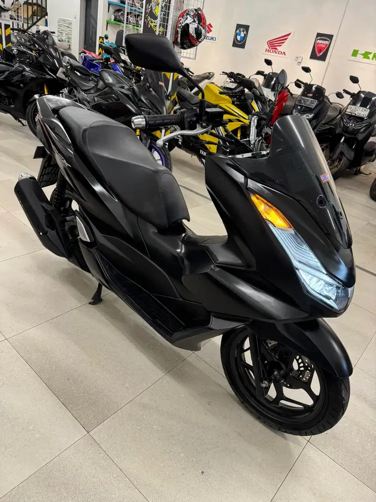 Honda PCX 160 Tipe CBS tahun 2022 warna Hitam Doff PCX160 CC Matic New