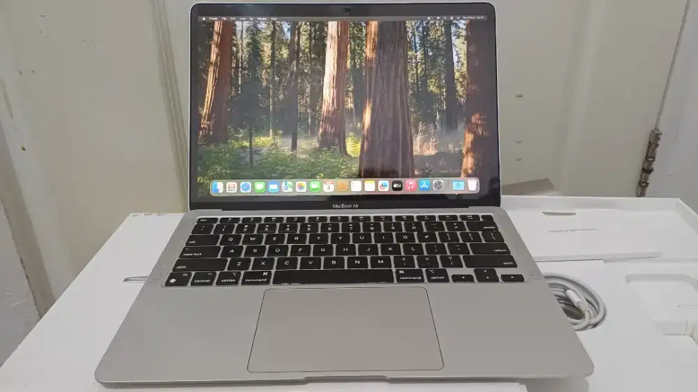Apple Macbook M1 2020 8/256 GB