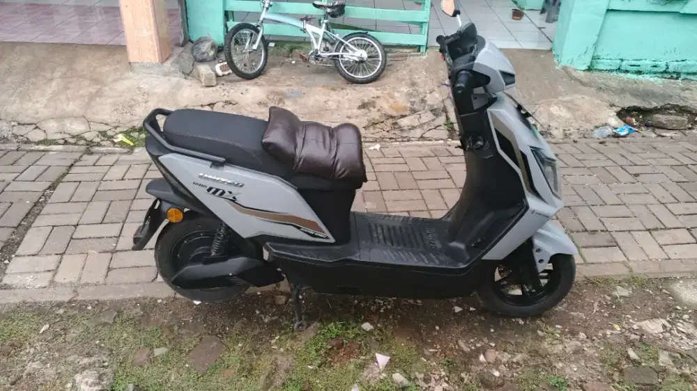 United MX1200LI