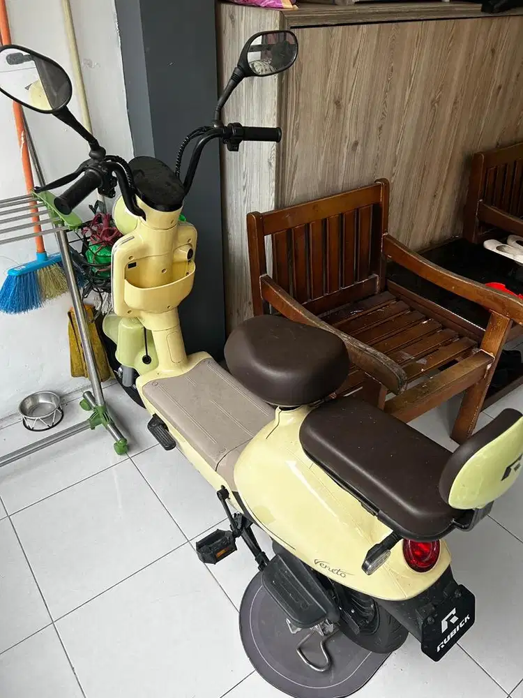 Sepeda Listrik Rubick United Warna Cream