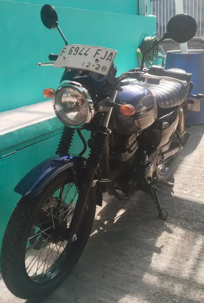 Kawasaki W175 cafe 2023 low km