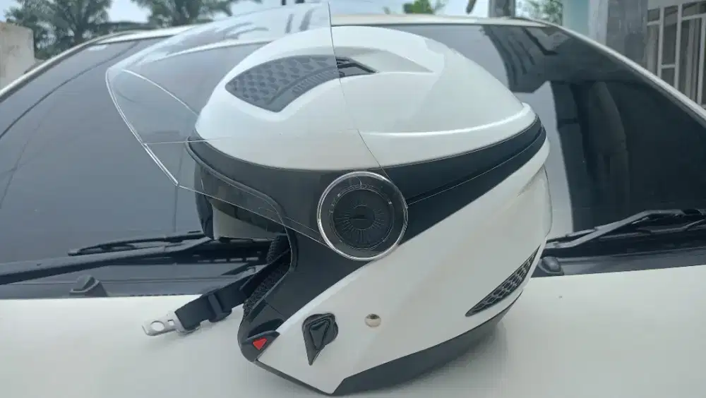 Jual cepat helm ZEUS ZS 610, 99%seperti baru