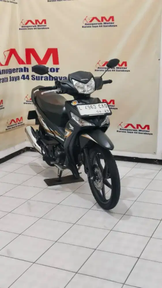 Honda supra x 125 fi Tahun 2024 warna hitam