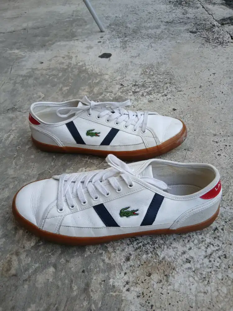 Sepatu sneaker lacoste