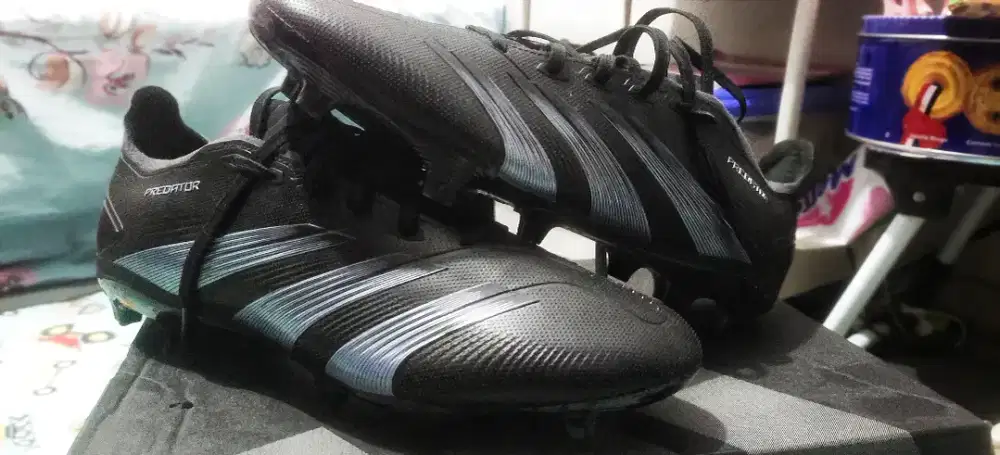 Sepatu bola adidas predator