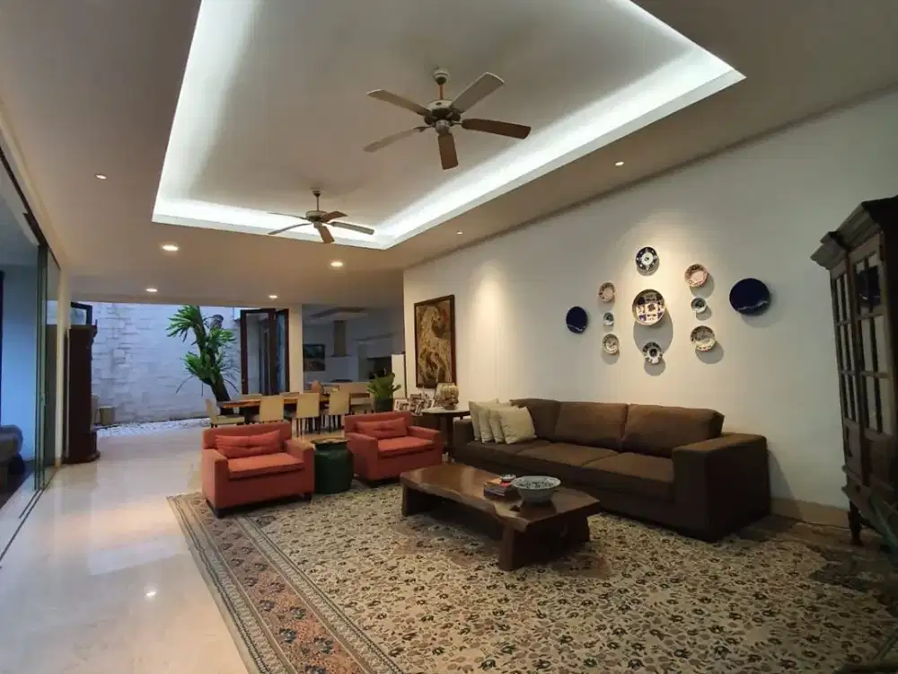 Dijual Rumah Cantik & Mewah 3 Lantai di Kawasan Strategis Kemang, Jakarta Selatan