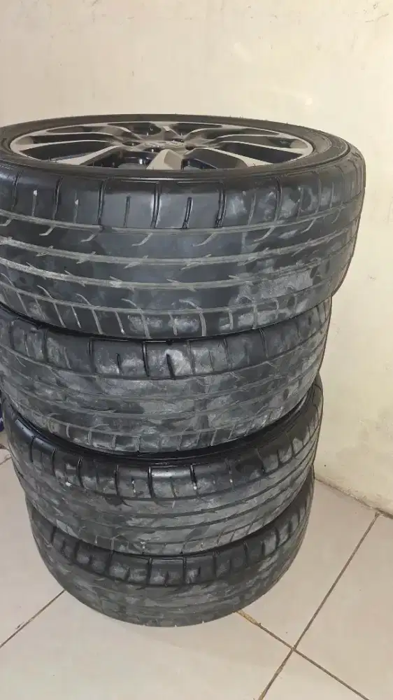 Velg & Ban Honda HR-V/Civic Ring 17 – 1 Set (4 Pcs)