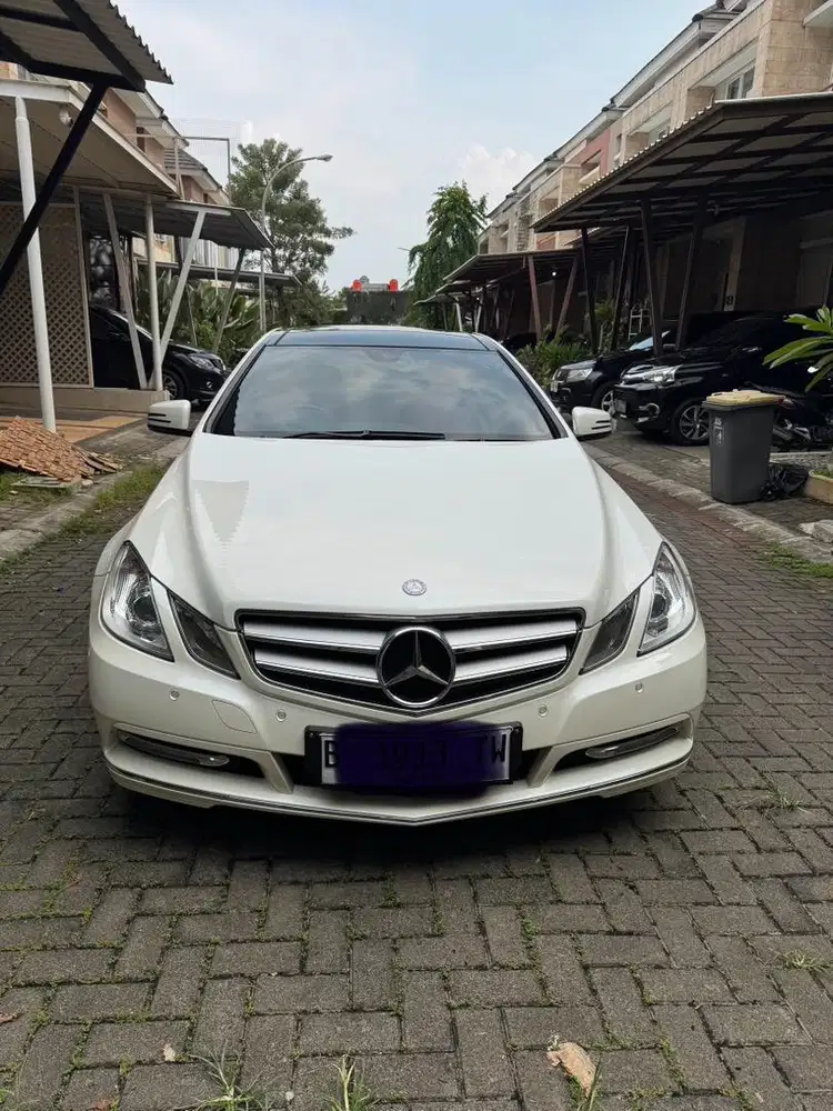MERCEDES BENZ E200 COUPE 2012 LOW KM