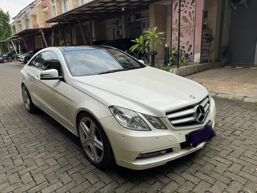 (LOW KM) MERCEDES BENZ E200 COUPE 2012 LOW KM
