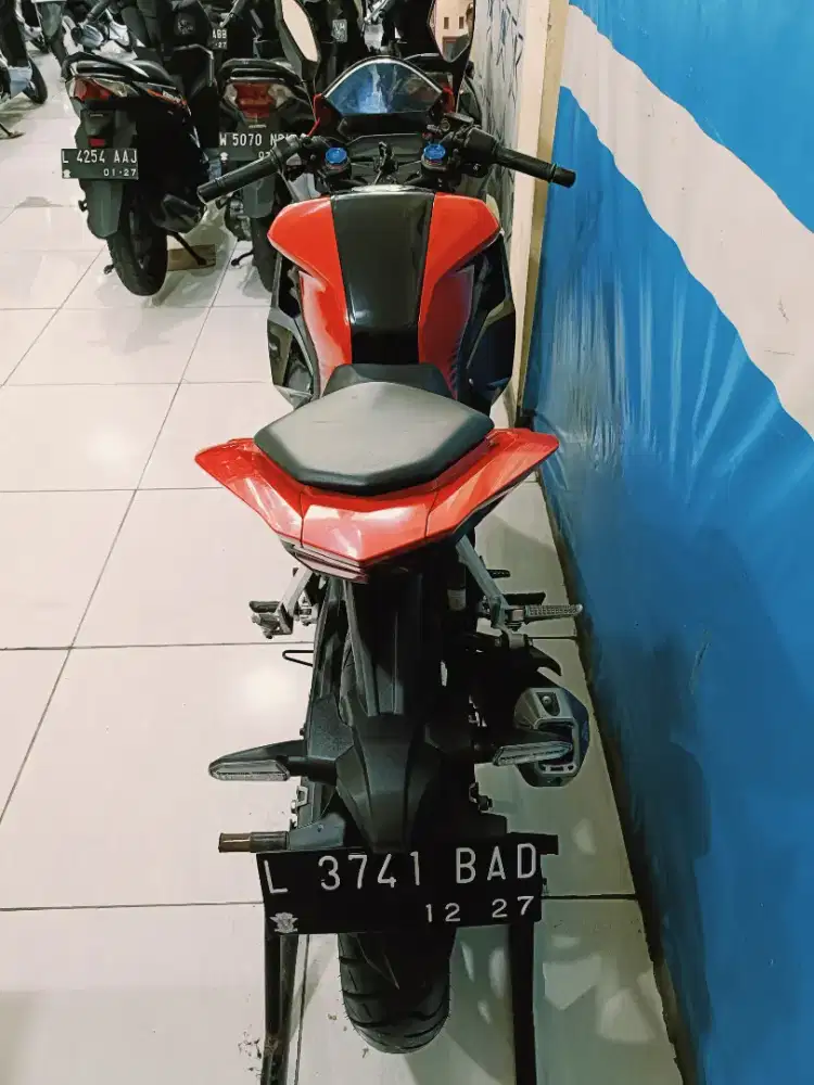 CBR 150R TAHUN 2022 ISTIMEWA MULUS SURAT LENGKAP HIDUP SEMUA KM 5000