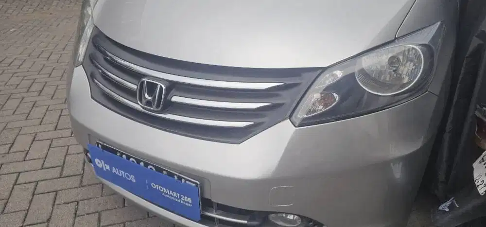 HONDA FREED RS 2011 AT CAPT SEAT PSD SILVER OTOMART SURABAYA
