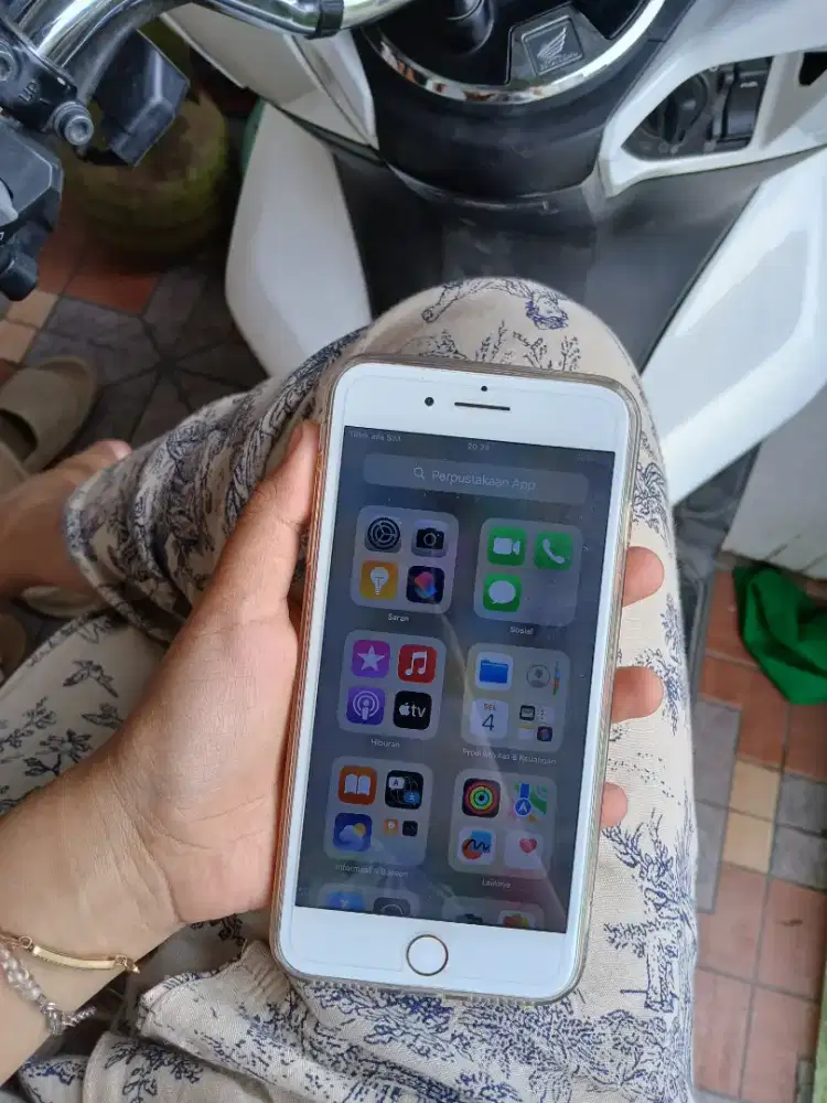 iphone 8 pkus 64 gb lengkap
