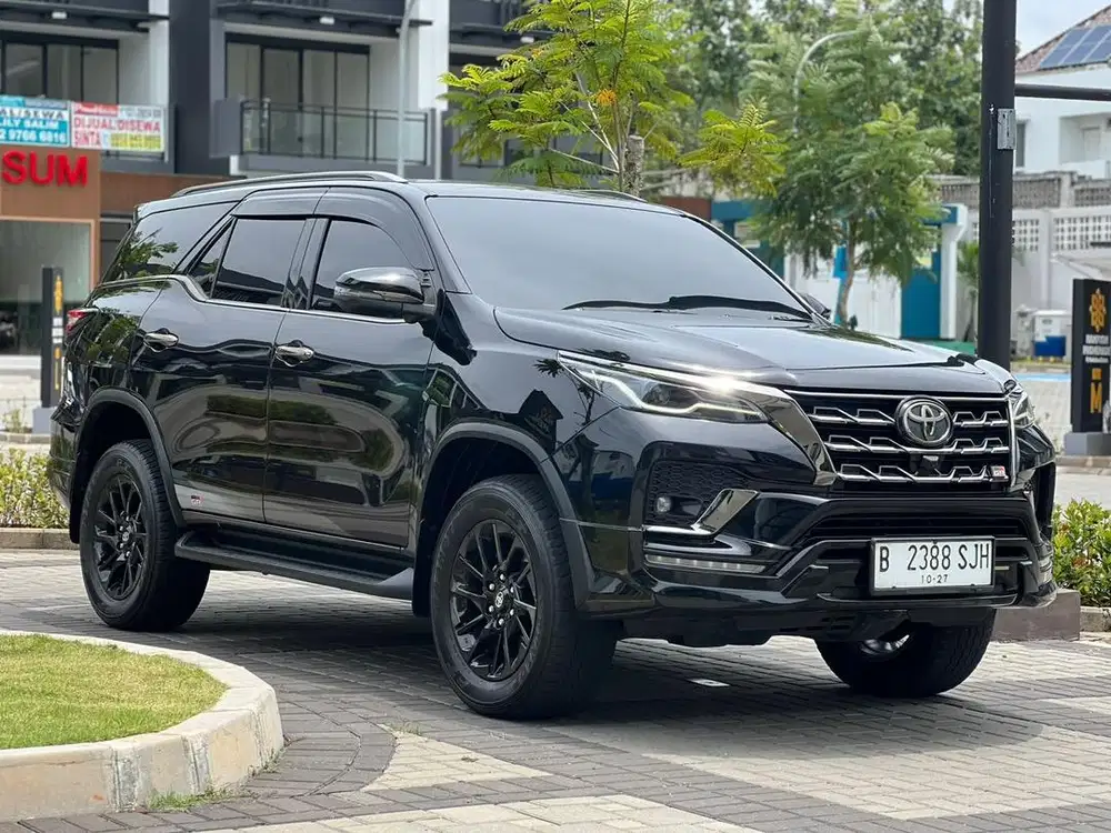 Toyota Fortuner VRZ GR 2.8 AT Low KM Siap Pakai