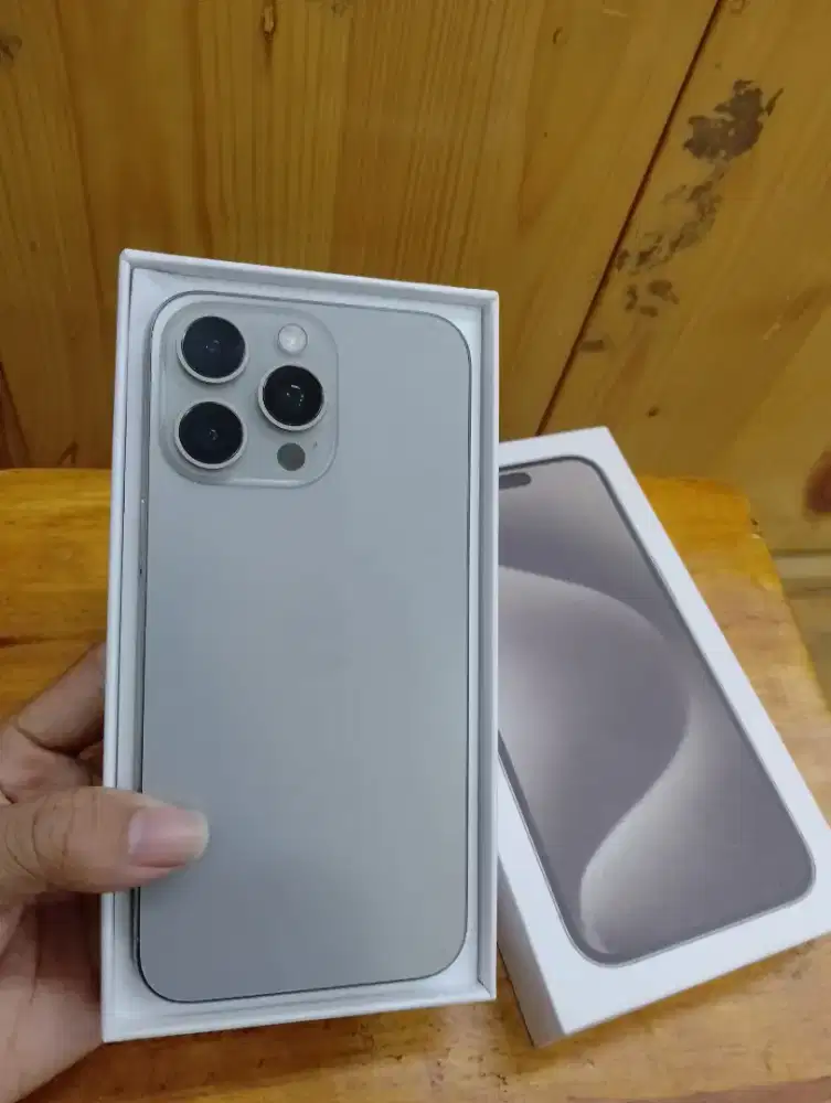 IPhone 15 pro max 1tb natural titanium