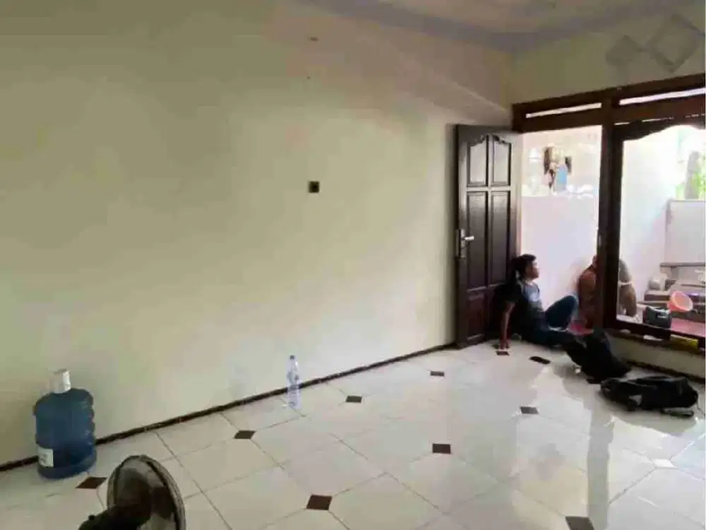 Disewakan rumah habis renov harga murah dekat PTC Surabaya barat