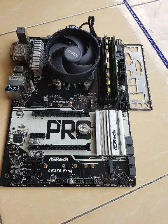 Sepaket AMD Athlon 200GE | ASRock AB350-Pro4 AMD AM4 | Ram 16GB DDR4