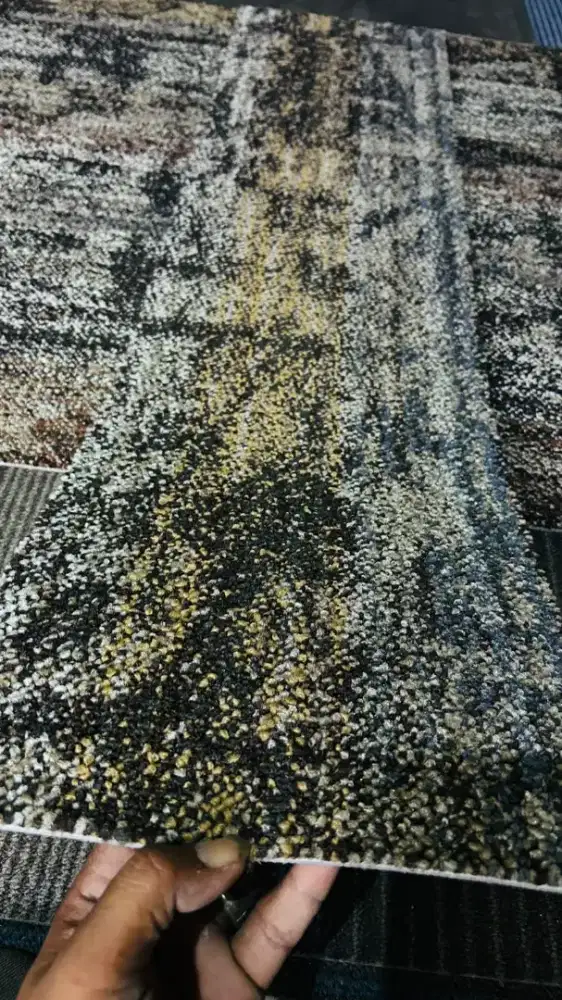 Jual karpet tile bekas kantor