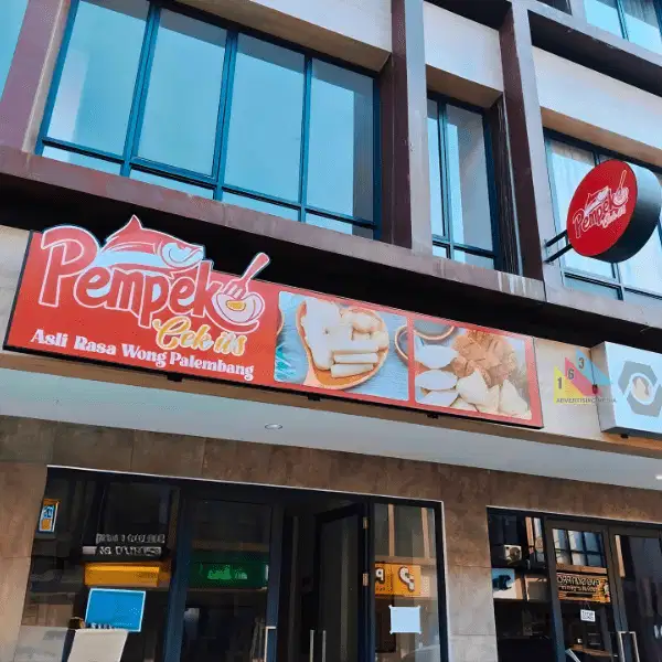 Neon Box Besar Custom LED – Signage Terang dan Elegan