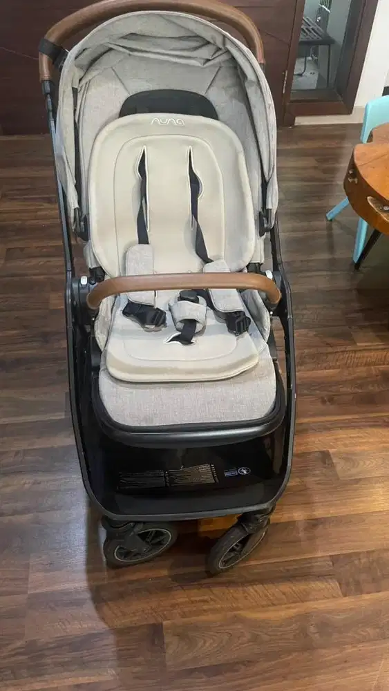 Nuna Triv Next Stroller- kondisi sangat bagus!