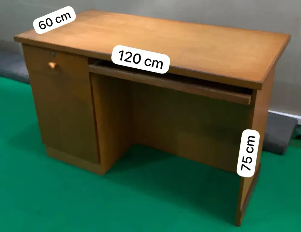 Meja Kantor Bekas P.120cm ada keyboard tray dan Lemari Meja komputer