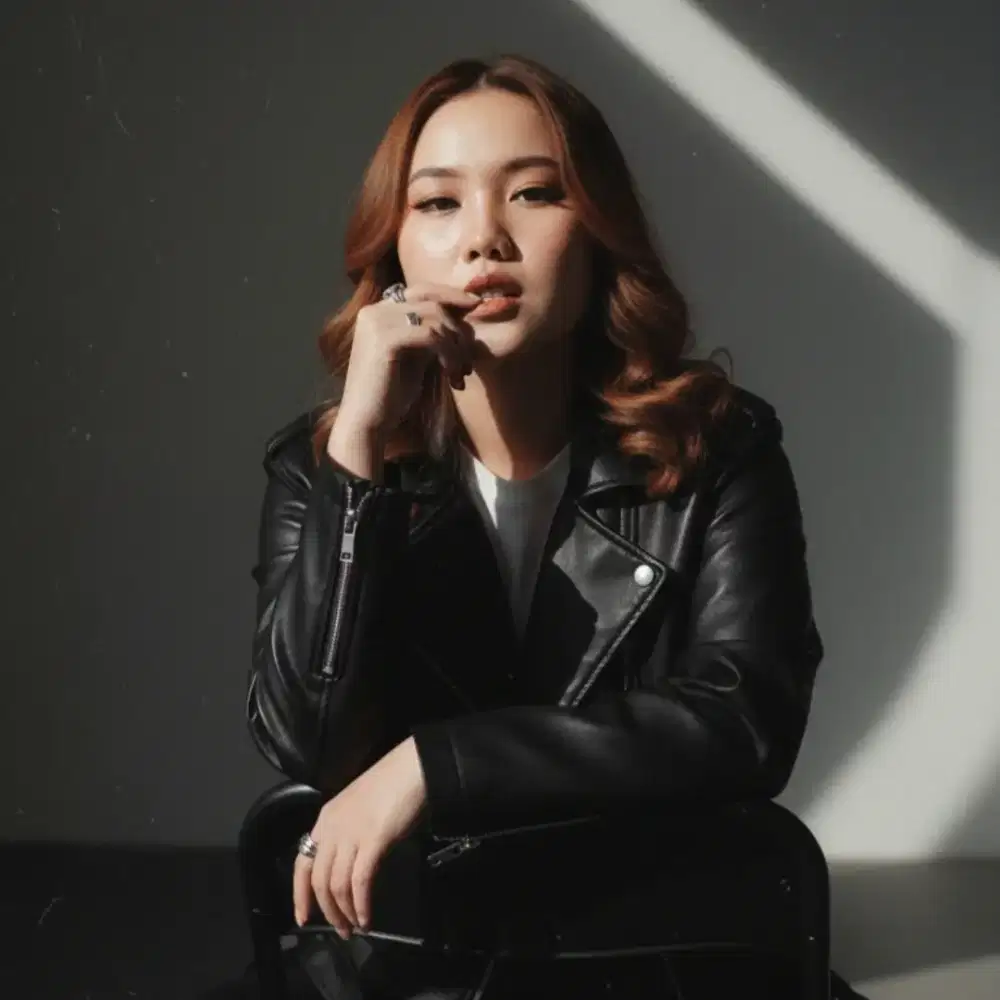 Pengalaman host live. Mencari pekerjaan apapun yang penting halal.