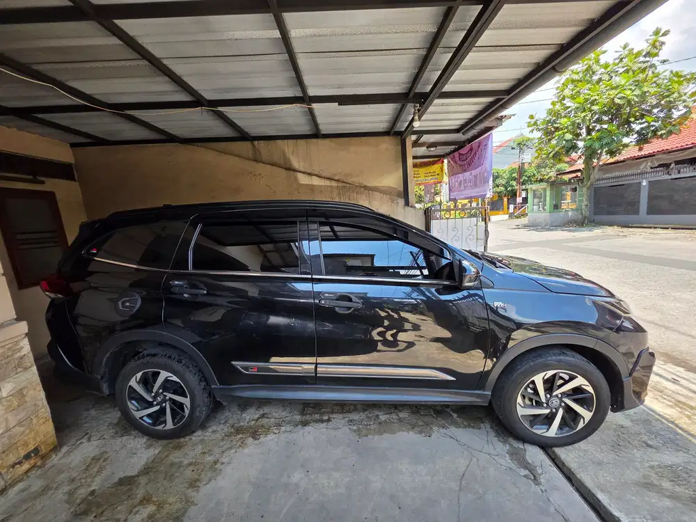 Toyota rush 1.5 A/T GR Sport Lux 2022 (Pemakaian awal 2023)