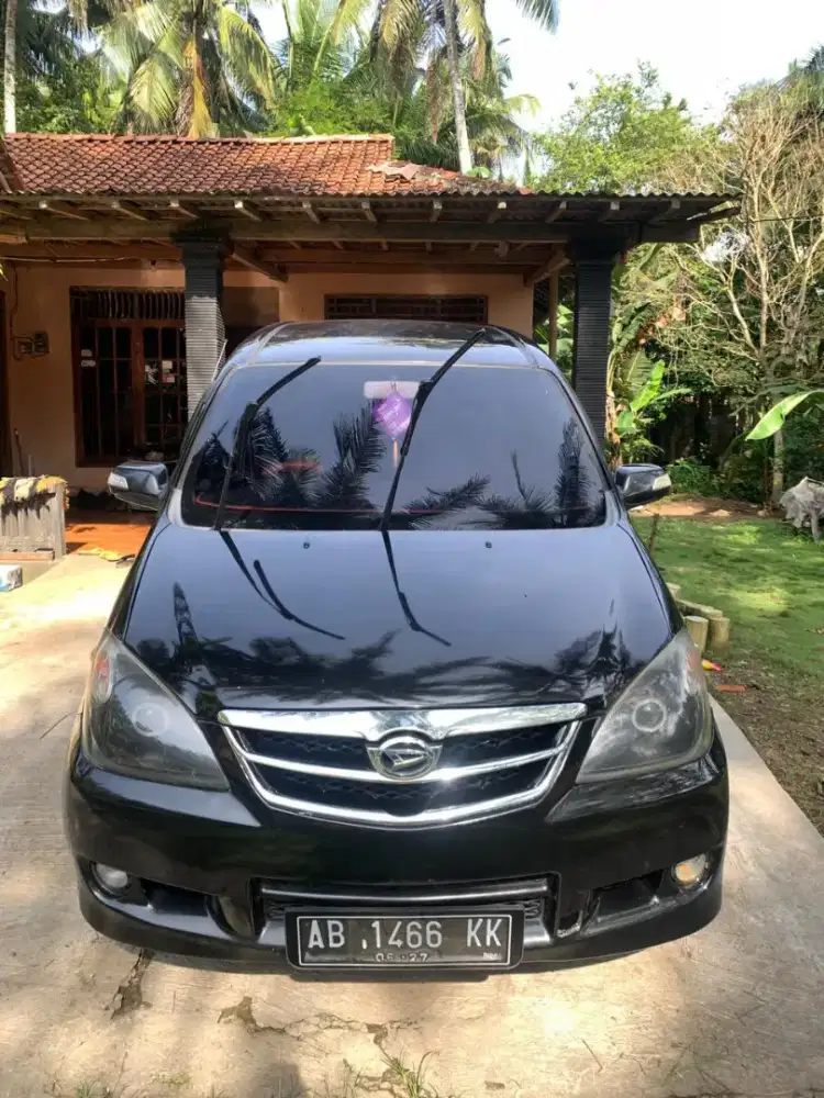 DIJUAL XENIA LI 1000CC MT