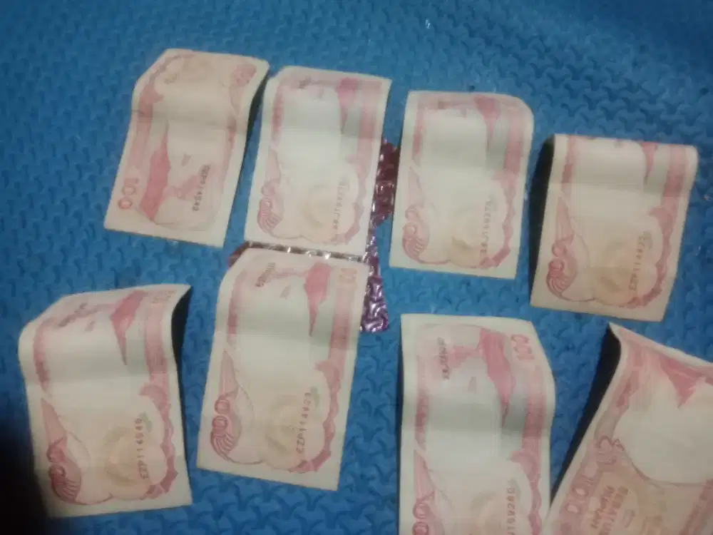 x aja ada yang minat uang kuno