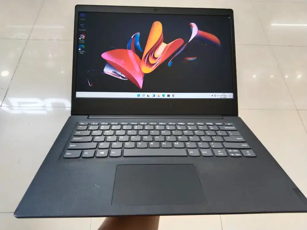 Dijual laptop Lenovo ideapad slim 3 intel 4205U ram 4GB DDR4 SSD 256GB