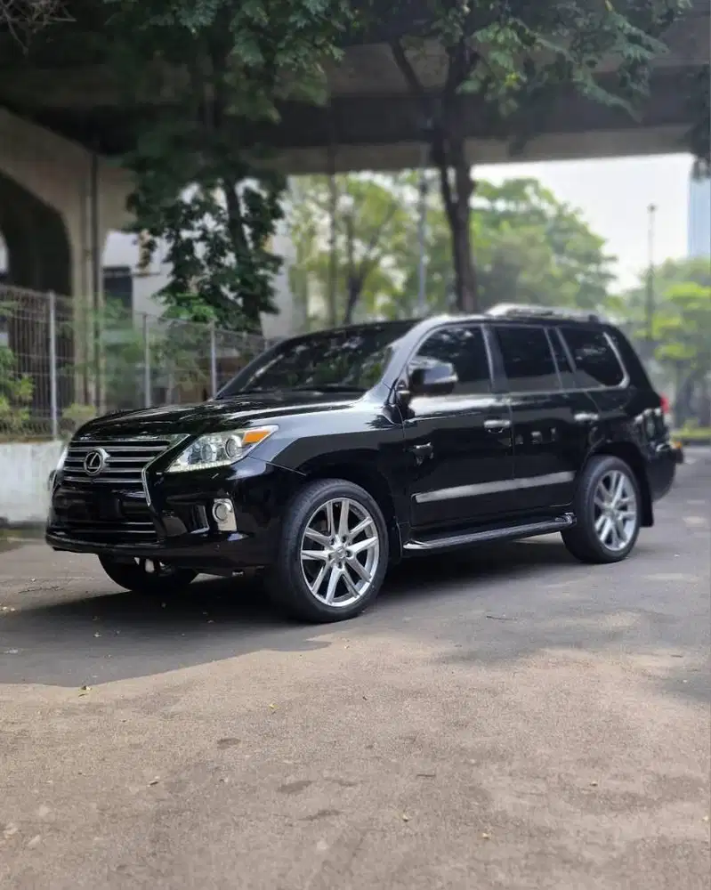 LEXUS LX570 HITAM 2013