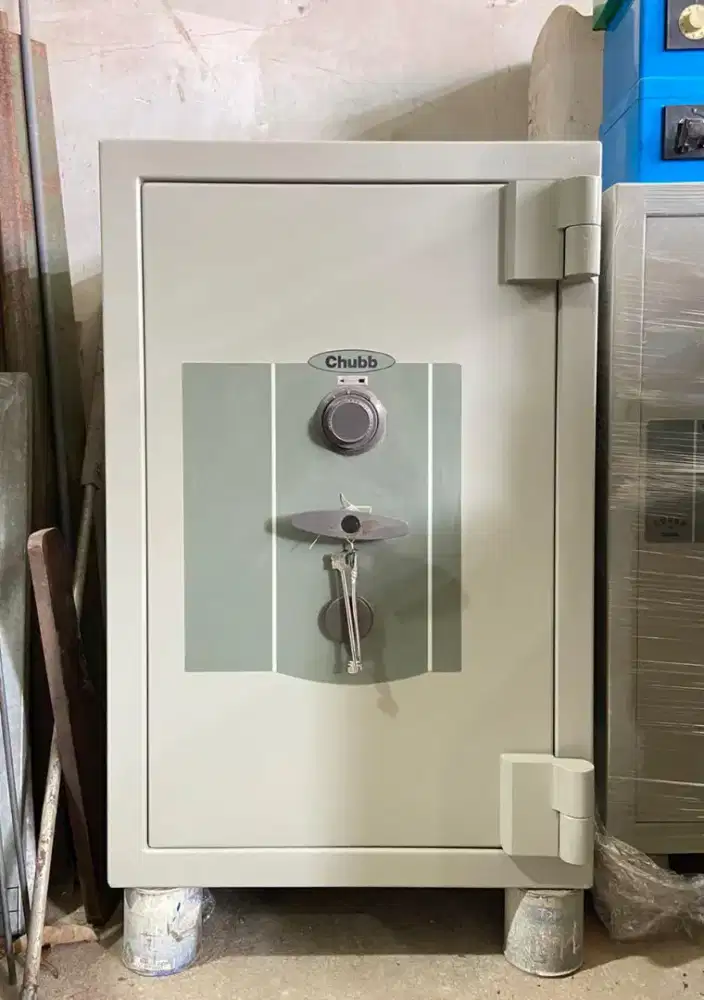 Brankas Chubb Lips Tinggi 1 Meter RPF Chubbsafes Brangkas Bekas