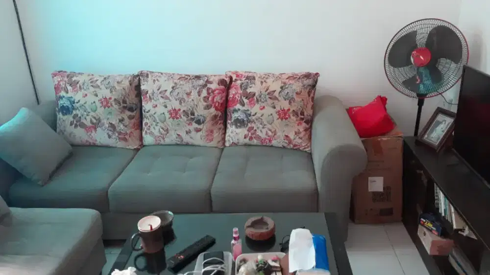 Dijual Sofa + meja bekas rasa baru