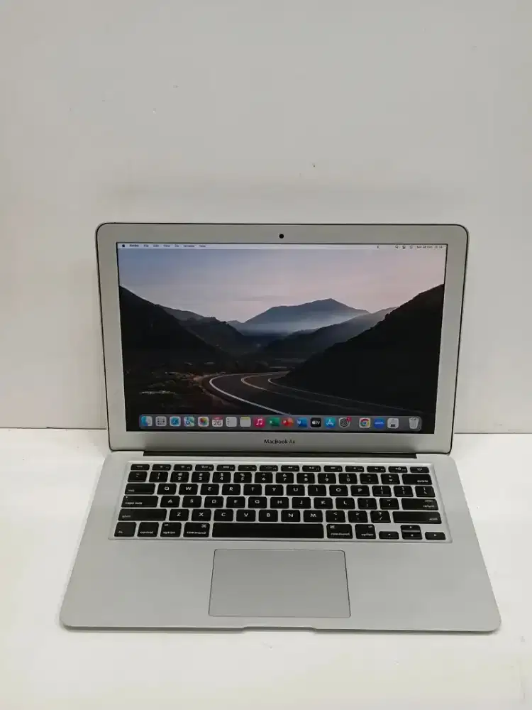 Macbook  air 2015 intel core i5 Ram 4GB SSD 256GB