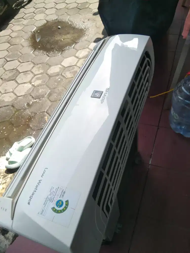 D jual  sama pasang terima dingin ac Sharp 1/2 pk