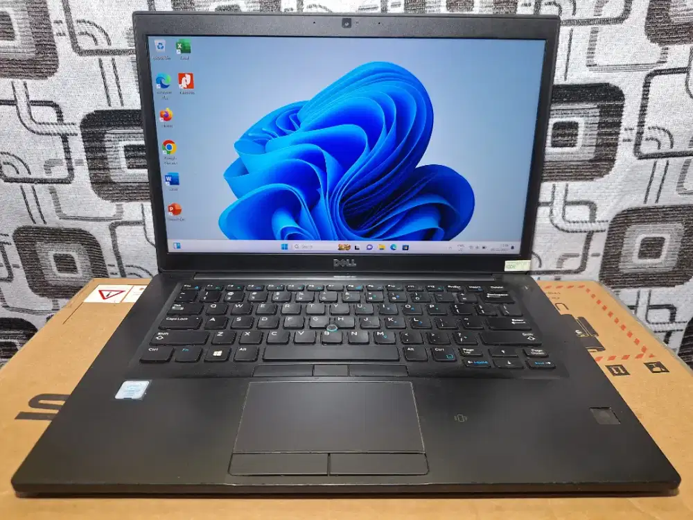 Laptop Dell Core i7 ram 16gb SSD 512gb backlit keyboard layar FHD