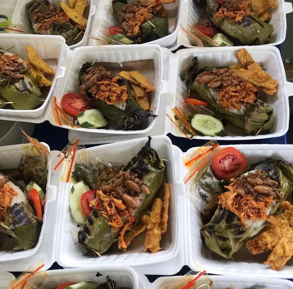 Karyawan warung nasi