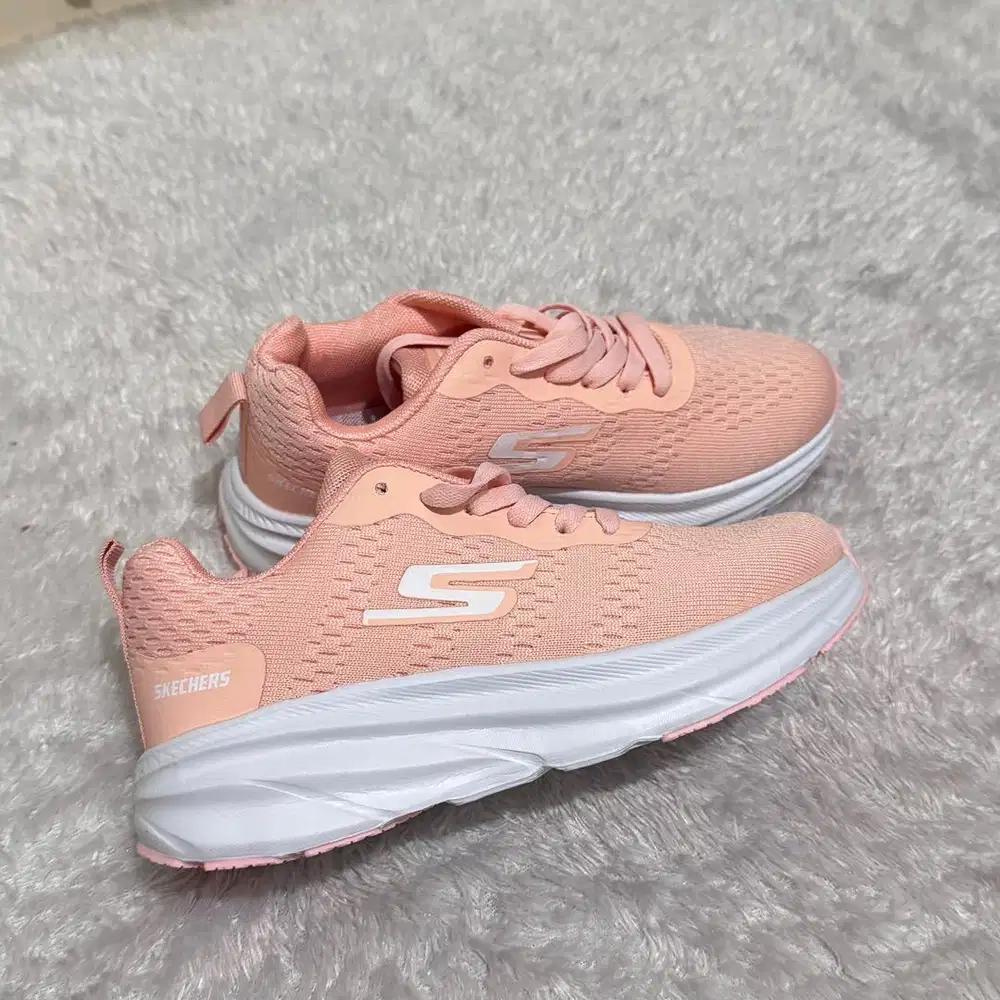 Sepatu Running Skechers Ringan Empuk