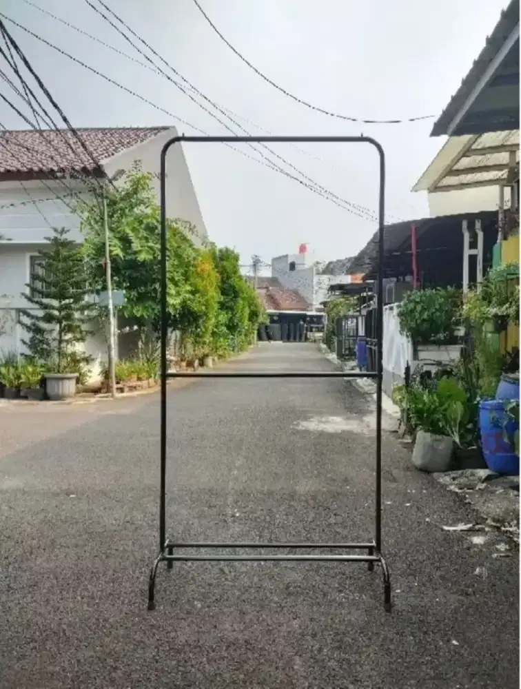 Stand Hanger Hitam 2 Tingkat