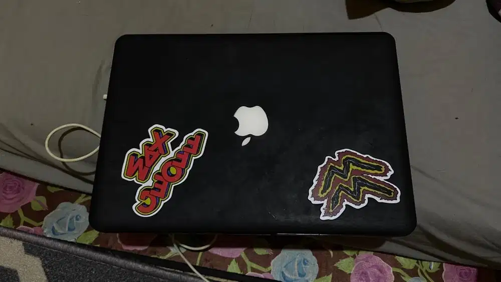 Macbook Pro 13 inci Nego