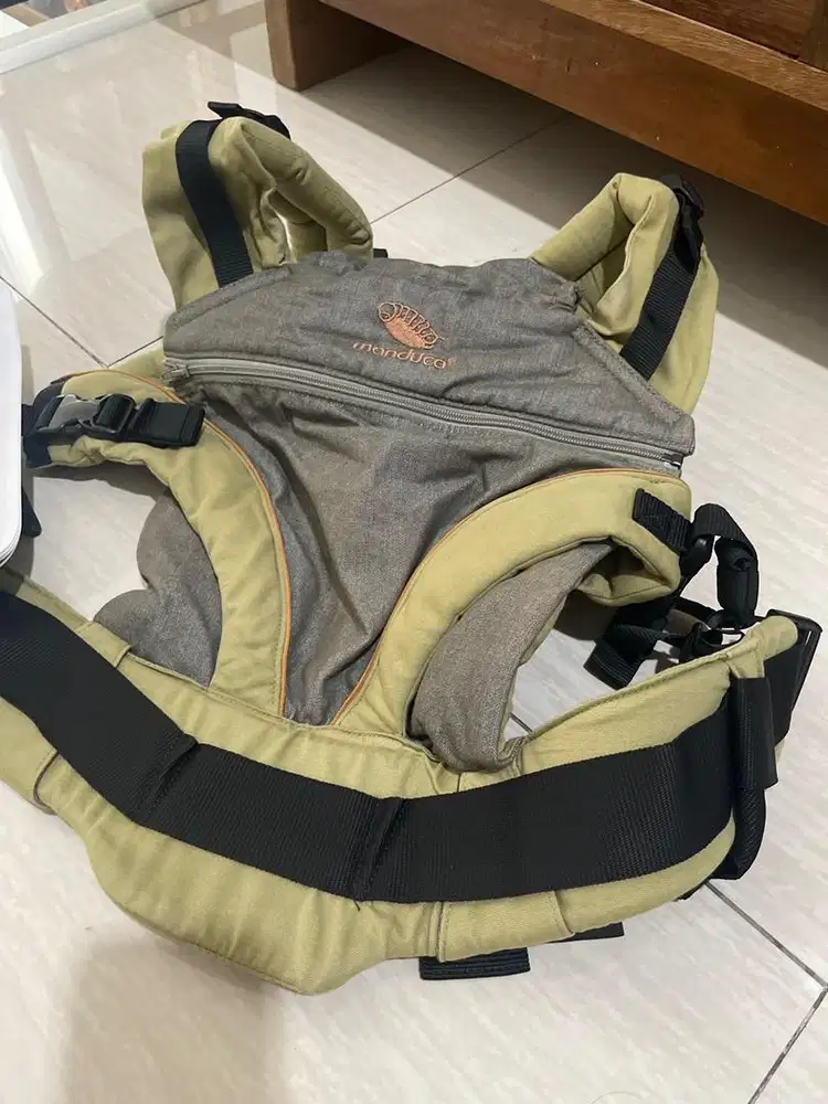 Gendongan bayi hipseat kokoh merek MANDUCA- import Eropa