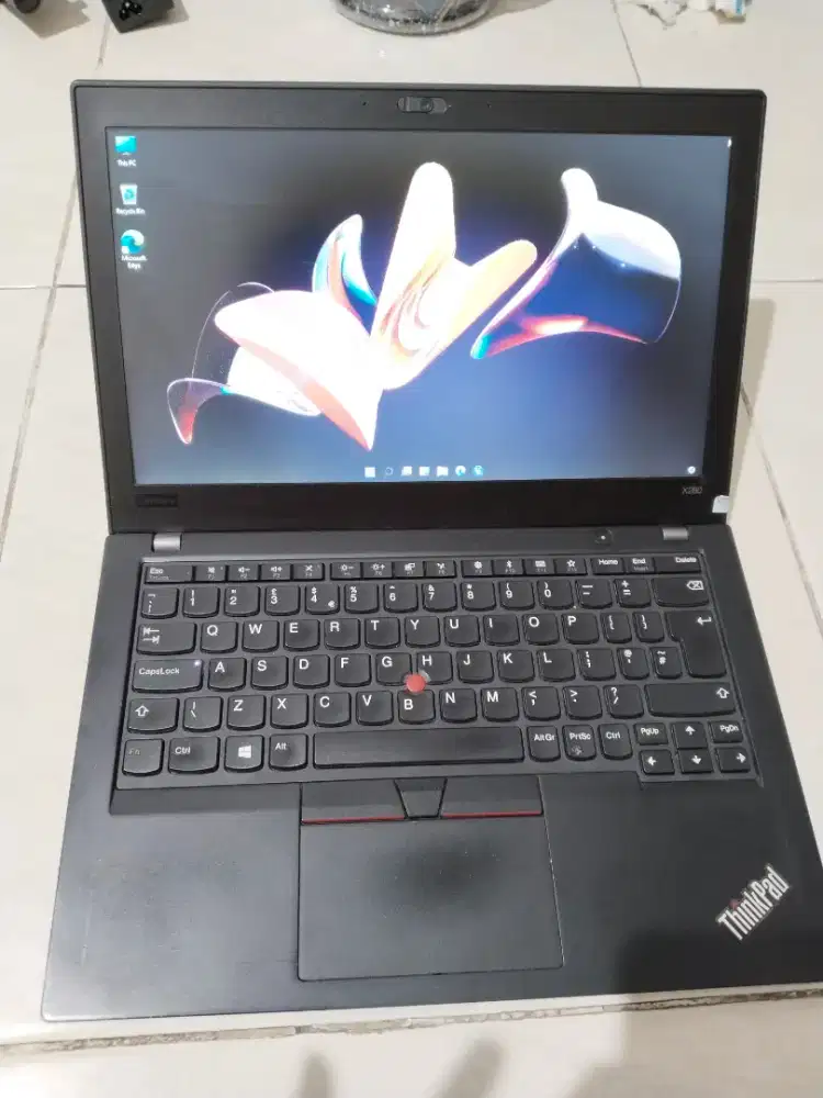 Dijual laptop Lenovo Thinkpad X280 ram 8GB SSD 256GB Win 11 siap pakai