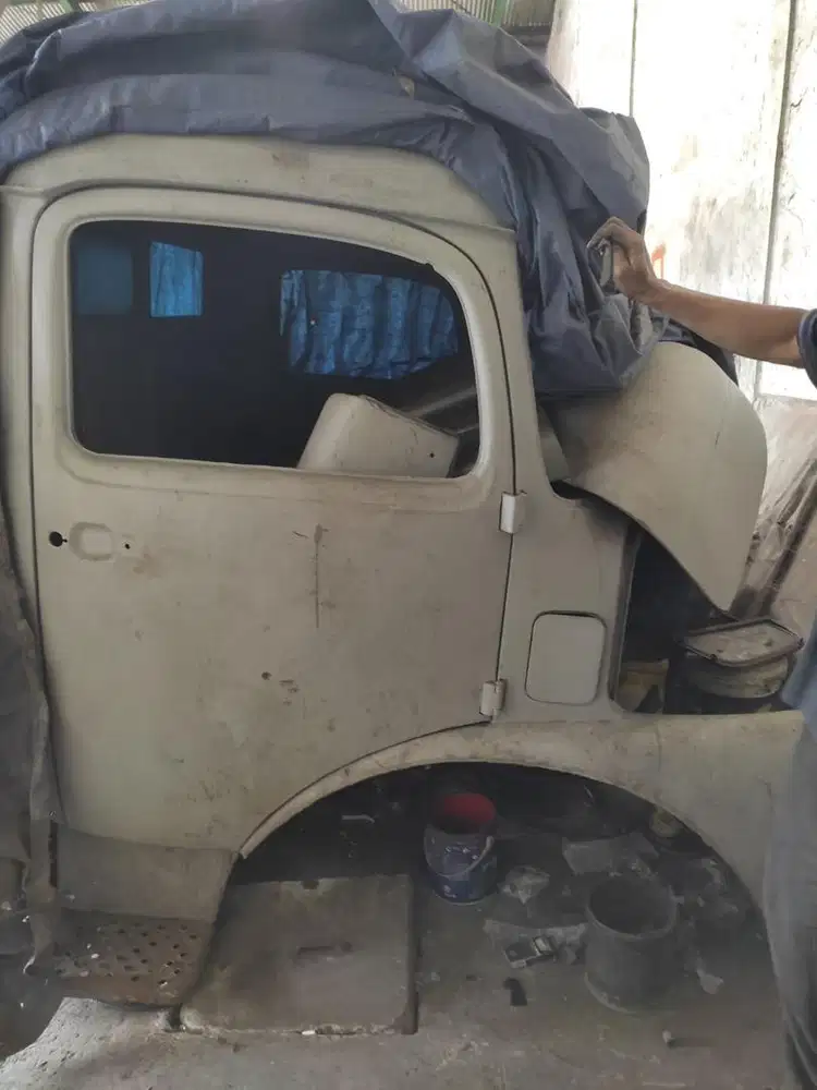 Kabin Mercy truk 911