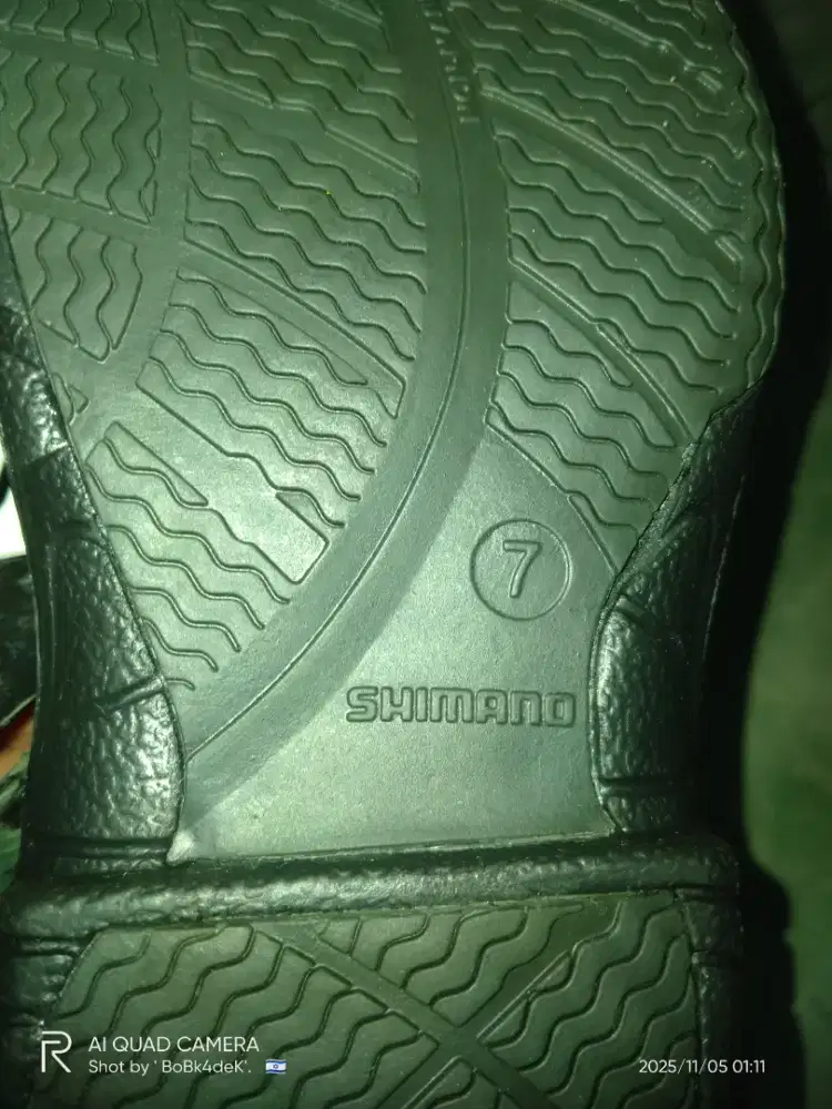 DIJUAL SAJA SENDAL SEPATU PRODUK BARU DARI LUAR NEGERI BERMEREK