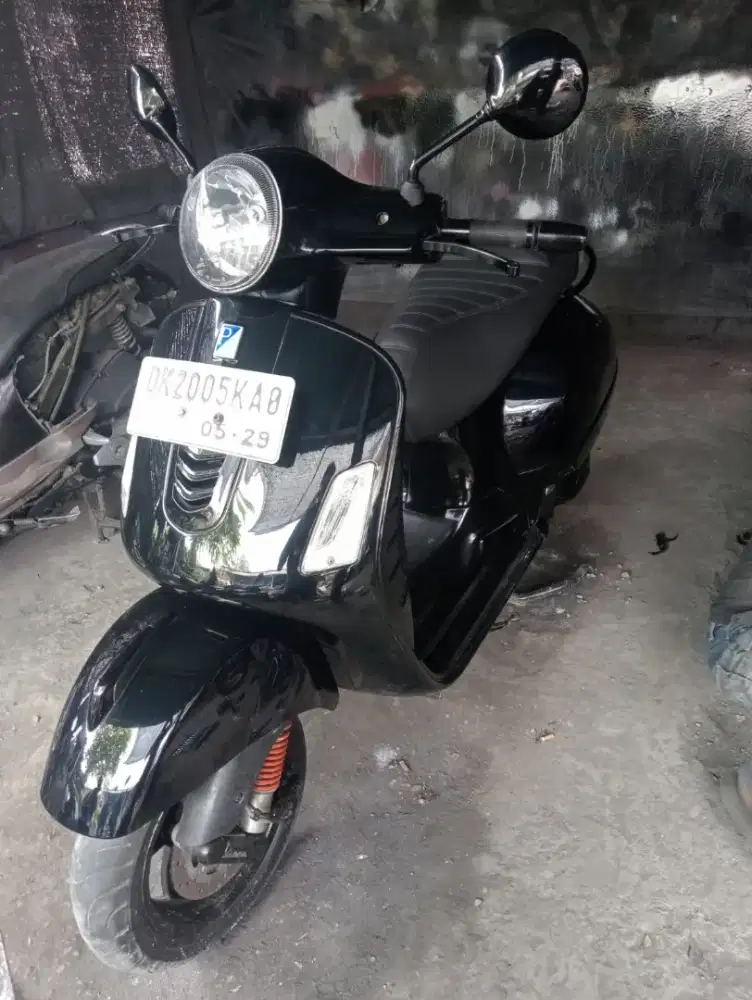 Vespa gts 2019 hitam Deva motor