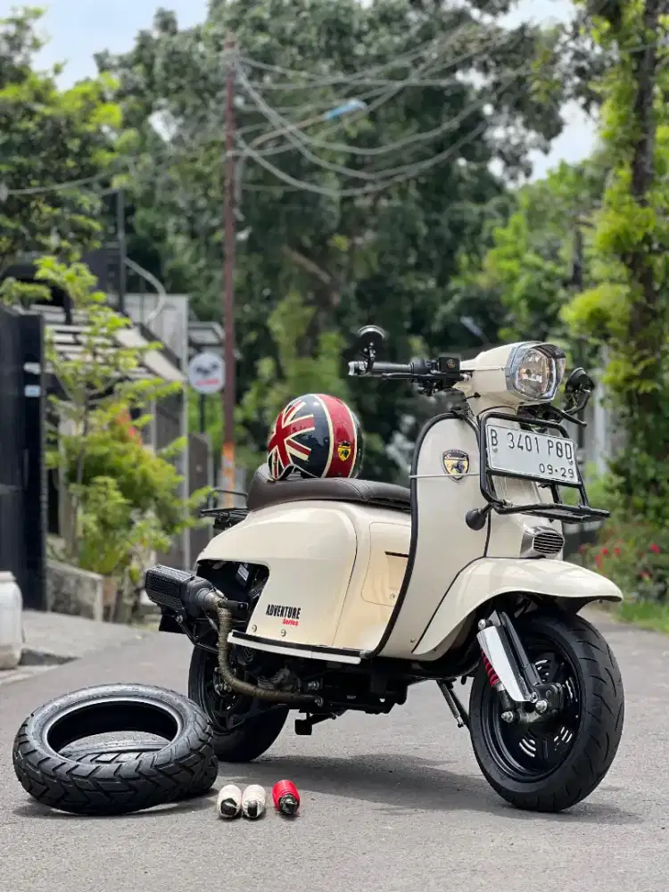 Scomadi adventure 200i km 800 perak ( royal alloy django lambretta )